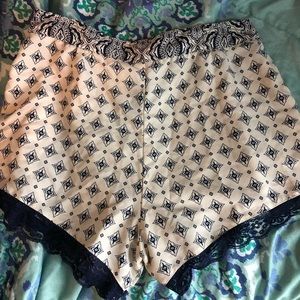 Cream lace blue shorts